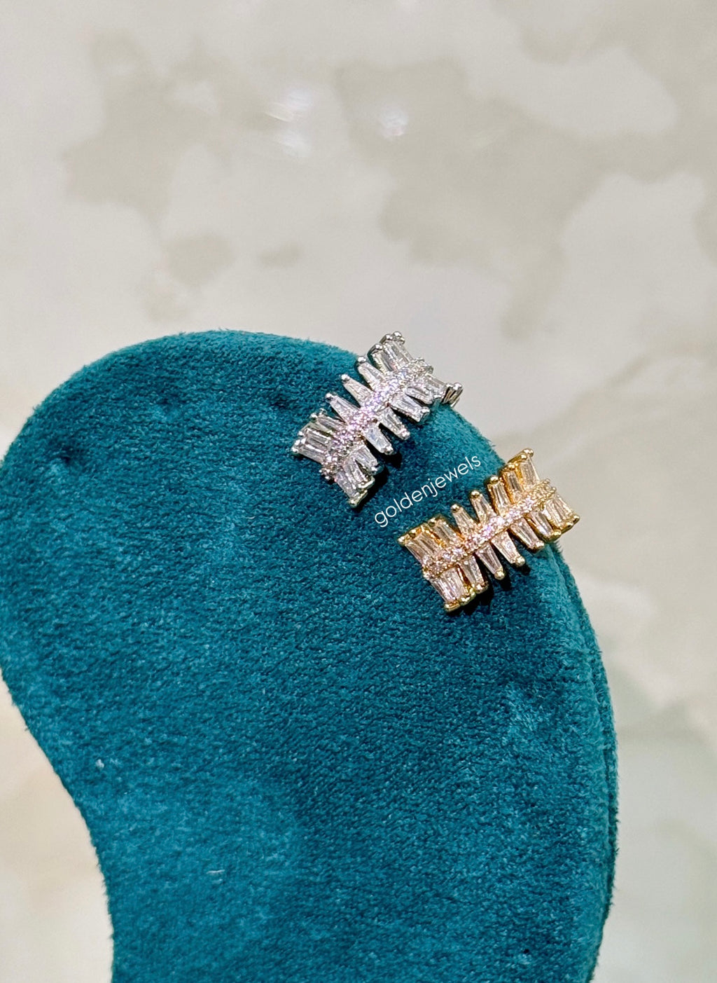 Earcuff Royale - Golden Jewels
